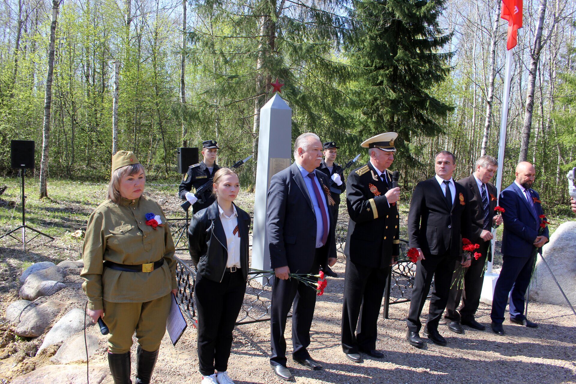 Открытие памятника советским воинам у деревни Сюрье | 12.05.2023 |  Ломоносов - БезФормата